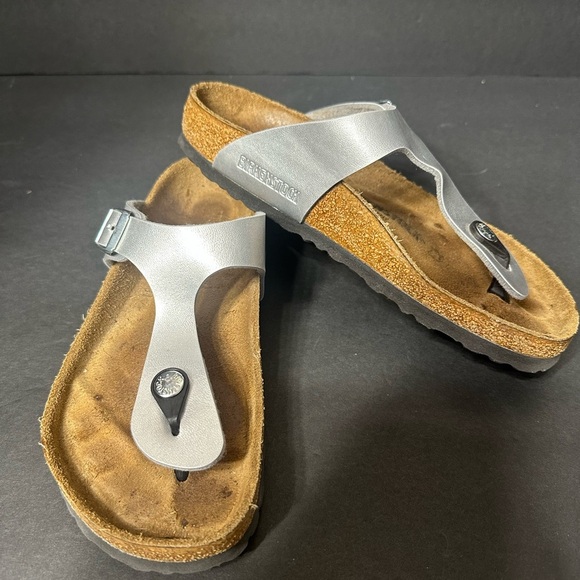 BIRKENSTONE Silver Sandals with Toe Loop size 7 pre owned good condition - Picture 2 of 8